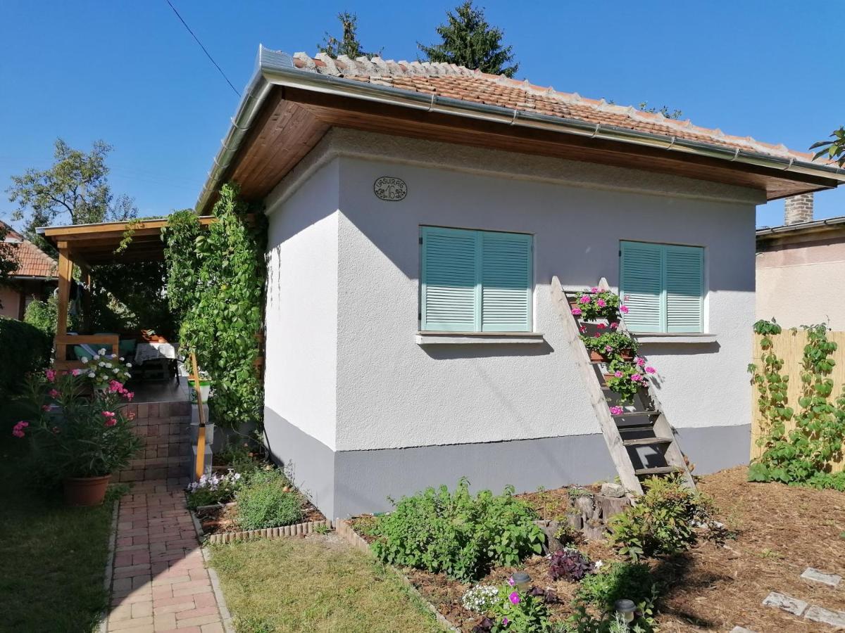 Menta Apartman Mezőkövesd Extérieur photo