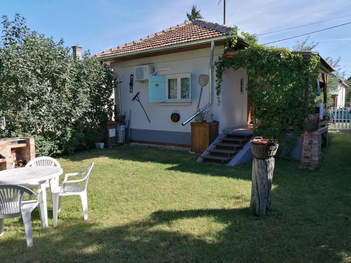 Menta Apartman Mezőkövesd Extérieur photo